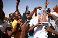 Au lendemain du coup d'État au Burkina Faso qui a renversé le président Roch Marc Christian Kaboré, une manifestation de soutien aux putschistes a eu lieu mardi 25 janvier à Ouagadougou où le calme est revenu après des jours de tension.
