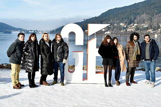 Julie Gayet entourée des membres du jury de cette 29 e  édition du Festival du film fantastique de Gérardmer.
