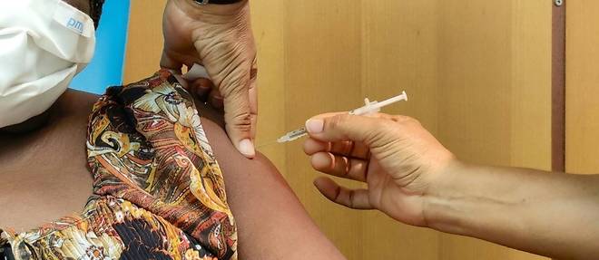 Covid: les territoires ultramarins recevront en priorite le vaccin Novavax, annonce l'Elysee