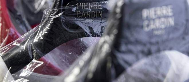 Defile hommage a Pierre Cardin avec ses dernieres creations inedites