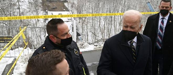 Biden visite un pont effondre, et plaide pour renover les infrastructures comme les usines americaines