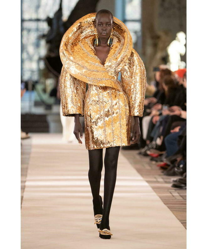 A Paris, la couture caribéenne de Botter, la mode scintillante de