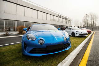 À l'usine Alpine de Dieppe, hier, a été annoncé le déploiement d'une gamme de trois modèles électriques, dont une remplacera l'actuelle et iconique A110.
