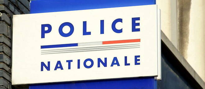 Un perimetre de securite a ete installe pour bloquer la circulation autour de l'immeuble parisien.
