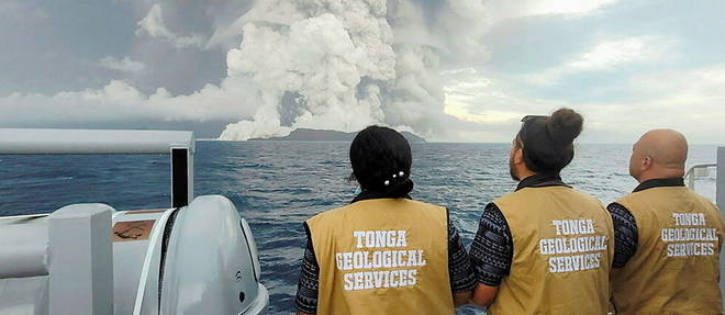 Le volcan Hunga Tonga-Hunga Ha'apai est entre une premiere fois en eruption le 13 janvier.