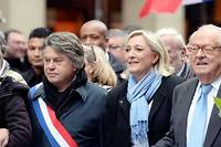 Jean-Marie Le Pen, accompagne de Marine Le Pen, Marion Marechal et Gilbert Collard en 2013.
