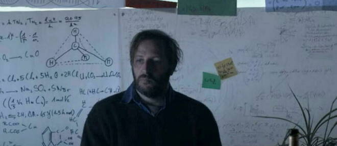 Jean-Charles Clichet incarne Michel Djerzinski dans l'adaptation des << Particules elementaires >> sur France 2.

