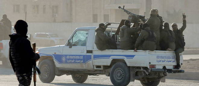 Des membres des Forces democratiques syriennes qui participent aux affrontements contre des membres de l'Etat Islamique. 
