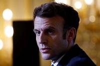 « Tout le monde l’attend comme le Messie. La machine de guerre est prête. Lui attend le dernier moment », décrit un conseiller de l’exécutif à propos de l'officialisation de la candidature d'Emmanuel Macron.
