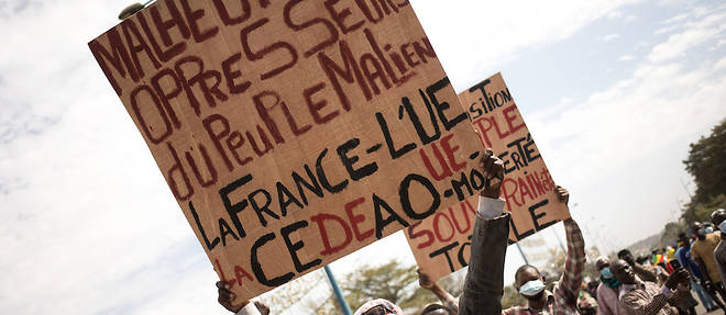 Les Maliens ont manifeste le 14 janvier contre les sanctions emises par la Cedeao.

