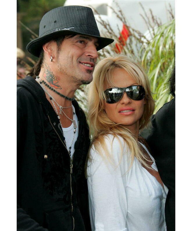 On tort yoshli bola bilan jinsiy aloqa Mushukda HD sifatli porno kamming