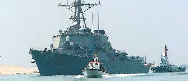 Le navire americain << USS Cole >>, qui va etre deploye aux Emirats arabes unis, ici sur les cotes du Liban en 2010.
