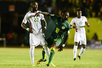 Sadio Mané face à Ibrahim Touré Blati lors de la dernière rencontre entre le Sénégal et le Burkina Faso. C'était pour les qualifications pour l'Afrique à la Coupe du monde 2018, au stade Léopold-Sédar-Senghor à Dakar, le 2 septembre 2017. 
