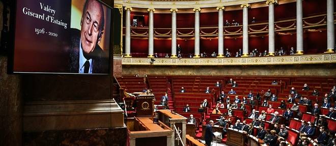 Une plaque en memoire de Valery Giscard d'Estaing apposee a l'Assemblee nationale