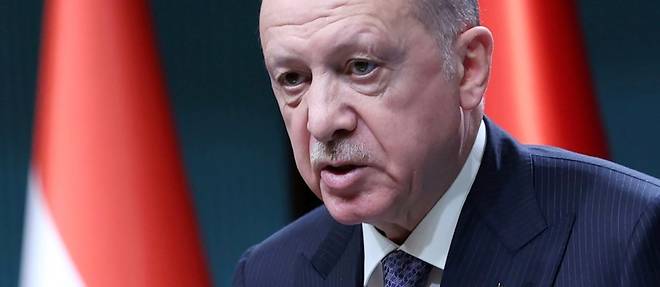 Erdogan a Kiev pour tenter une mediation sans froisser Poutine