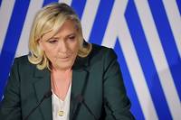 Pr&eacute;sidentielle: Marine Le Pen &quot;va finir pr&eacute;sidente de SOS Racisme&quot;, ironise Collard