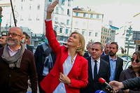 Valérie Pécresse, dans sa veste rouge, en visite à Ajaccio le 3 février.
