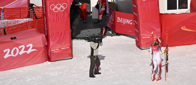 Mikaela Shiffrin, apres avoir ete eliminee lors de la premiere manche de la course feminine de slalom geant de ski alpin aux Jeux olympiques de Pekin 2022, le 7 fevrier 2022.
