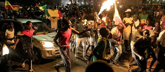 Pour beaucoup de Senegalais, ce moment de victoire a la CAN est sans doute le plus beau jour de leur vie. Les supporteurs ont manifeste leur joie a travers les rues des villes senegalaises. 
