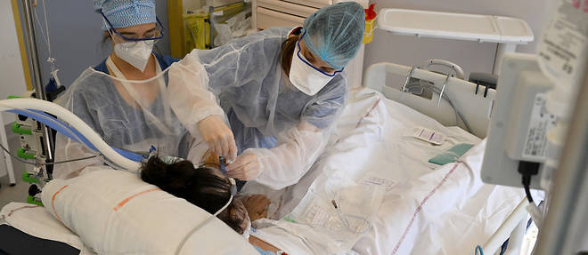 Patiente atteinte du Covid dans le service de reanimation de l'hopital de la Timone a Marseille, debut janvier 2022.  
