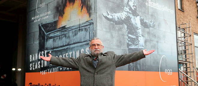 Le marchand d'art John Brandler, proprietaire de << Season's Greetings >> par Banksy, a Port Talbot le 8 fevrier 2022.
