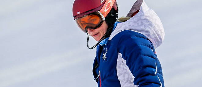 L'Americaine Mikaela Shiffrin, sortie prematurement du geant aux JO de Pekin, a subi une nouvelle deconvenue mercredi 9 fevrier 2021, a la premiere manche du slalom dont elle etait la grande favorite.
