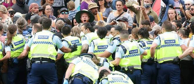 Nouvelle-Zelande: heurts et arrestations de manifestants anti-vaccin a Wellington