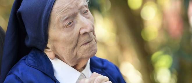 A 110 ans passes, "je tiens le coup": vies de supercentenaires