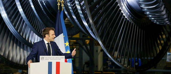 Concernant l'energie nucleaire, Emmanuel Macron veut << prolonger tous les reacteurs qui peuvent l'etre >>, au-dela de 50 ans.
