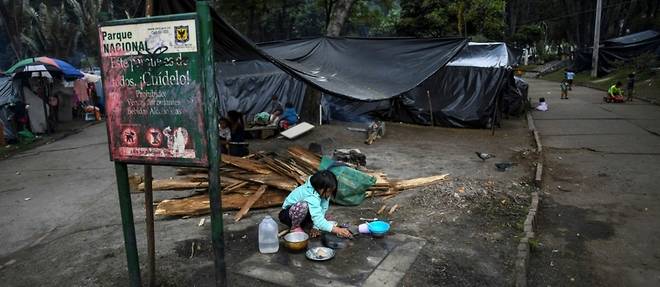 A Bogota, un campement indigene en spectre de la guerre