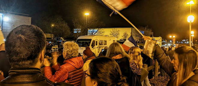 Parti mercredi matin du sud de la France, ce << convoi de la liberte >> a fait une halte a Lyon, avant de rejoindre Paris ce week-end.
