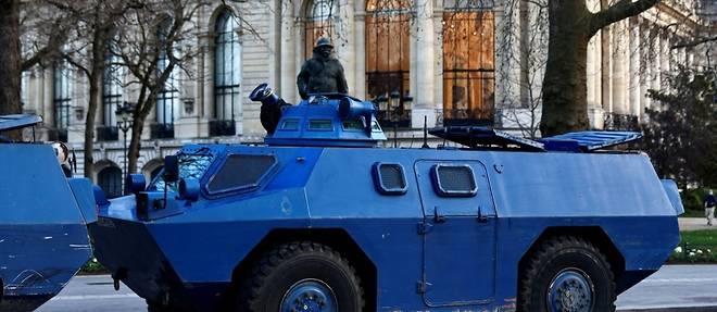 Les convois anti-pass s'arretent aux portes de Paris, Macron appelle "au calme"