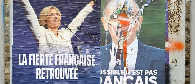 Election posters in Langueux, January 18, 2022.