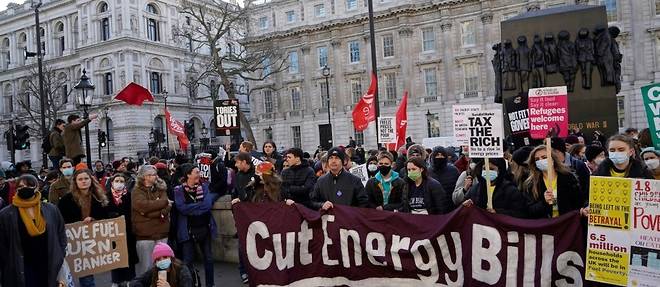 Contre la flambee du cout de la vie, des manifestants defilent au Royaume-Uni