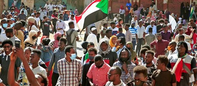 Au Soudan, deux manifestants tues dans des defiles contre le pouvoir militaire