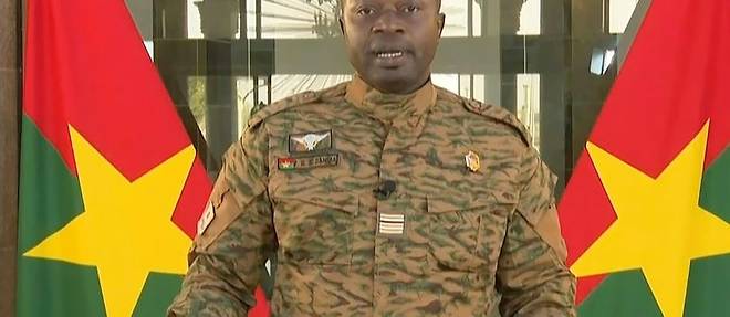 Burkina: le lieutenant-colonel Damiba investi president