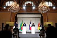 Pr&eacute;sidentielle: Macron critiqu&eacute; sur le Mali, vives tensions &agrave; droite