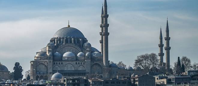Tempete sur l'une des icones architecturales  d'Istanbul