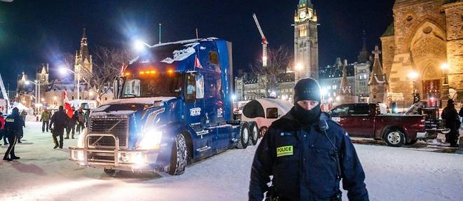 Contestation anti-mesures sanitaires: la police a evacue une partie des rues d'Ottawa