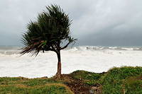 Cyclone Emnati&nbsp;: La R&eacute;union passe en alerte rouge