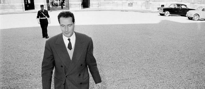 A 40 ans a peine, le ministre d'Etat charge de la Justice est le numero 3 du gouvernement de Guy Mollet (1er fevrier 1956-21 mai 1957).
