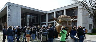 Des étudiants manifestent contre l'islamophobie à l'entrée du campus de Sciences Po Grenoble, le 9 mars 2021.
