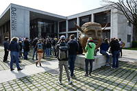 Des etudiants manifestent contre l'islamophobie a l'entree du campus de Sciences Po Grenoble, le 9 mars 2021.
