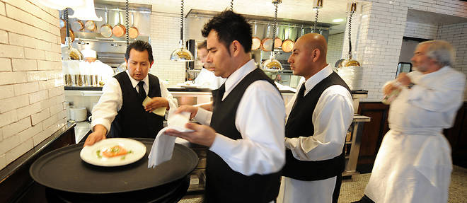En Australie, les etablissements de la chaine Karen's Diner connaissent un succes grandissant grace a une raison insolite : le comportement deplace des serveurs a l'egard des clients (image d'illustration).
