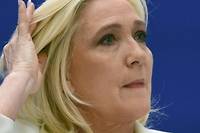 Pr&eacute;sidentielle: Marine Le Pen suspend sa campagne &quot;jusqu'&agrave; l'obtention des parrainages&quot;