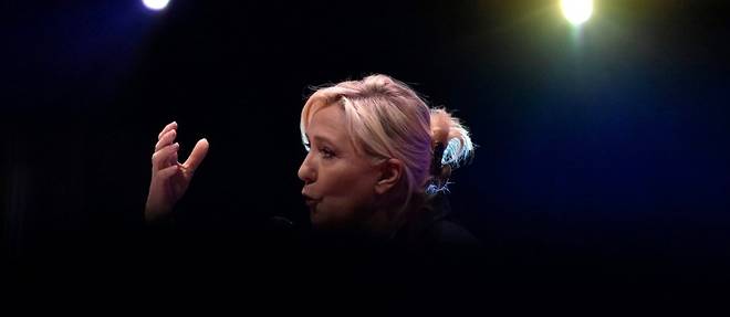 Presidentielle: Marine Le Pen suspend sa campagne pour chasser les parrainages