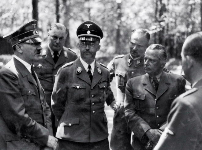 Poutine-Hitler, mme combat ?