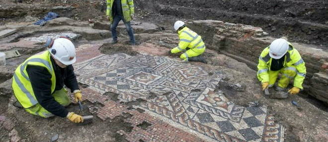 Une mosaique vieille de plus de 19 siecles a ete retrouvee dans la capitale britannique.
