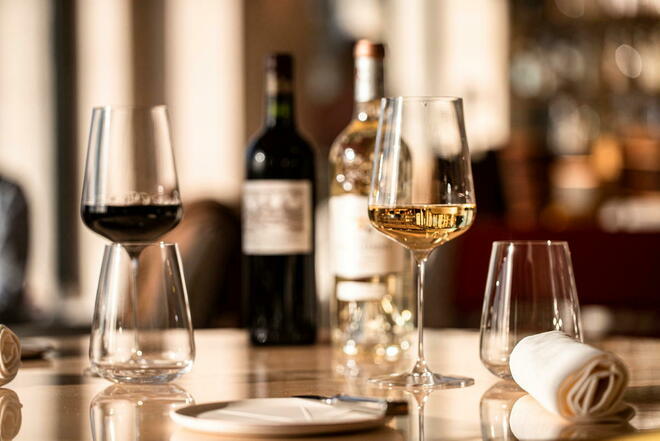 vin, bordeaux, carte sur table, Duclot ©  Duclot - la Vinicole