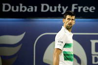 Tennis&nbsp;: &eacute;limin&eacute; &agrave; Dubai, Djokovic perd sa&nbsp;place de num&eacute;ro un